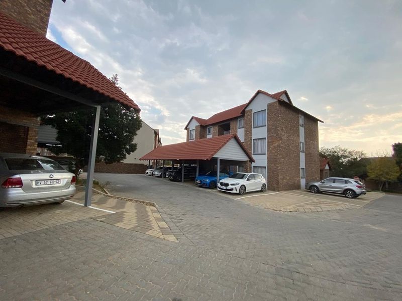 Stunning 2-Bedroom Apartment in a Secure Estate - Photo 2