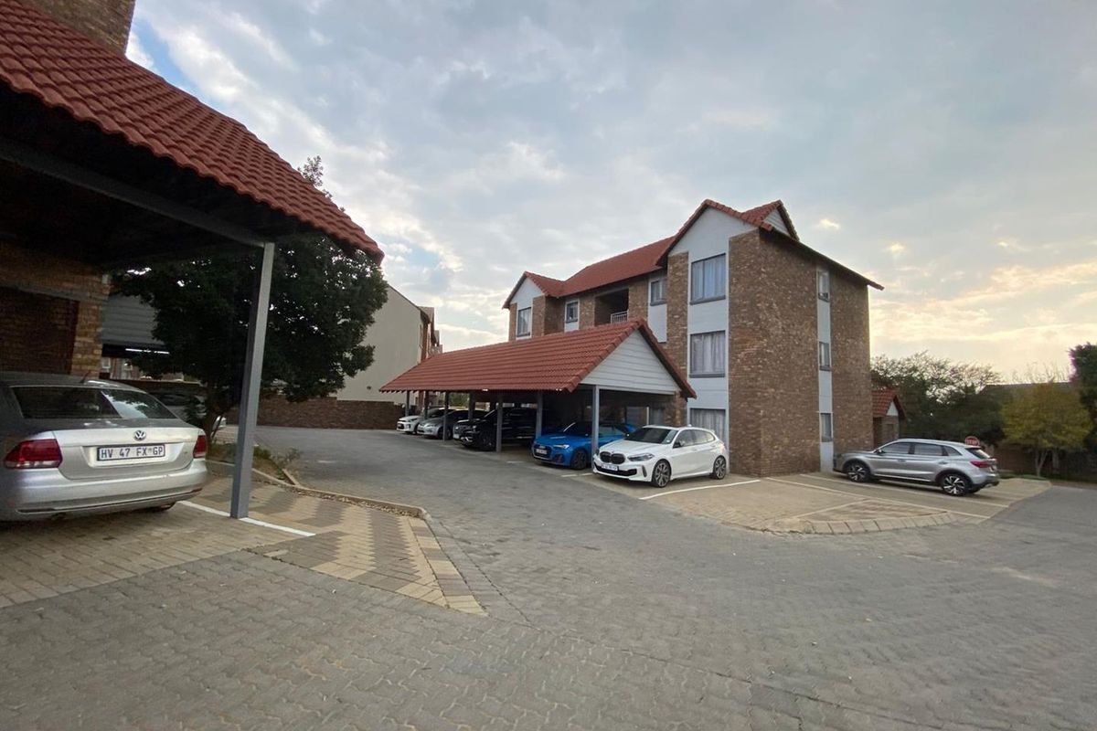 Stunning 2-Bedroom Apartment in a Secure Estate - Photo 2
