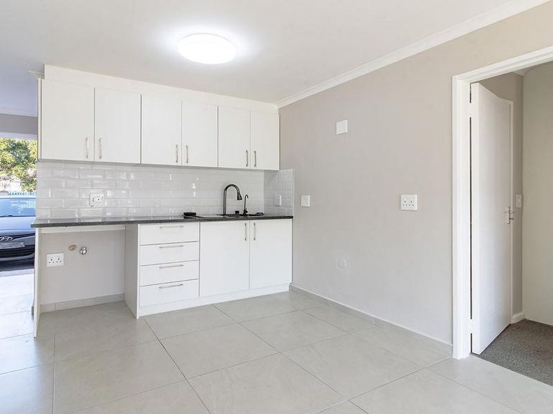 Newly Renovated One Bedroom Apartment In Pinelands - Photo 5
