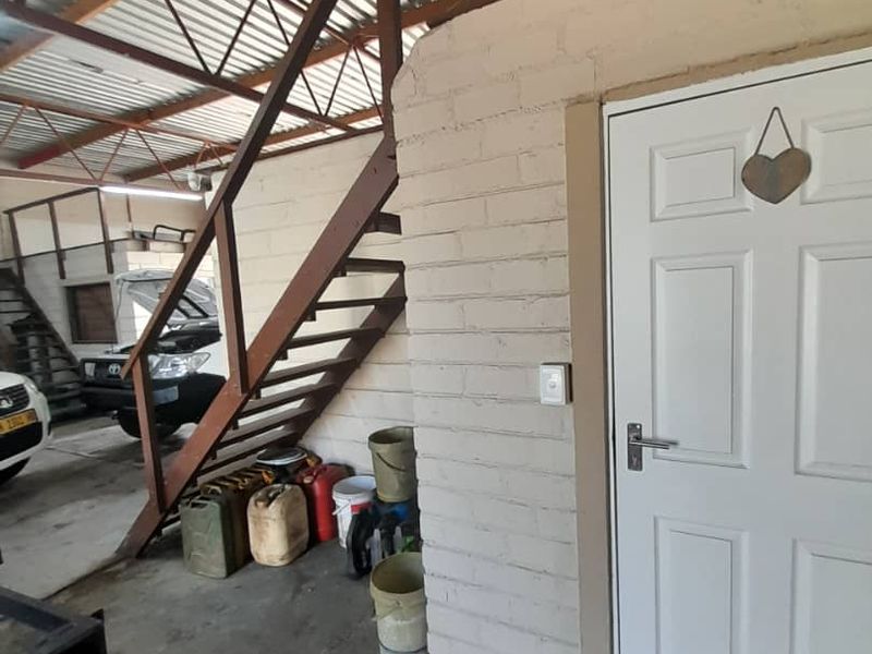 LIGHT INDUSTRIAL WORKSHOP - Photo 4