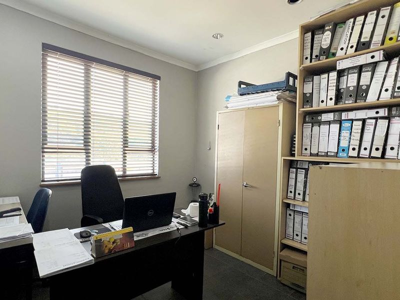 Industrial Property For Sale in Durban North/Briardine - Photo 9