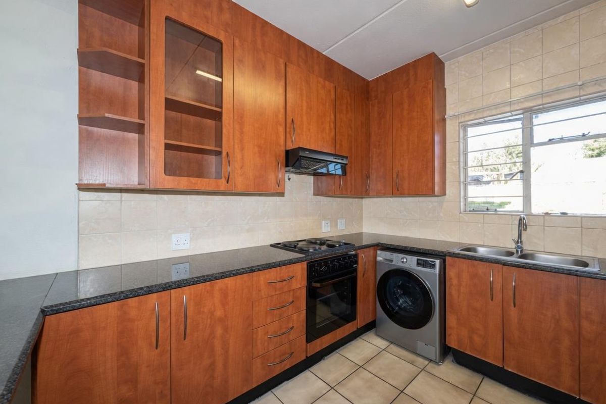 GORGEOUS VIEWS AT LESVOS WITH THIS 3 BEDROOM SPACIOUS AND PRIVATE APARTMENT - Photo 2