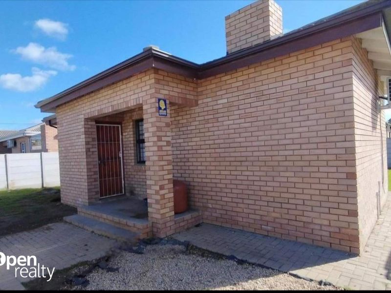 SERENE OASIS IN WINDSOR PARK - Photo 2