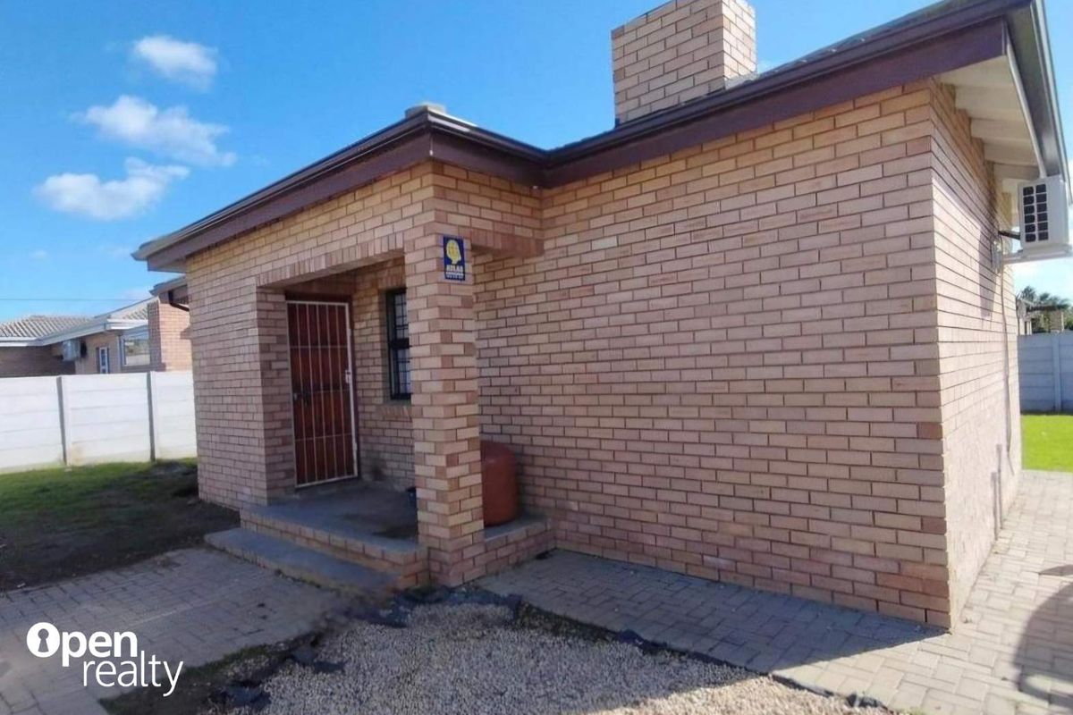 SERENE OASIS IN WINDSOR PARK - Photo 2