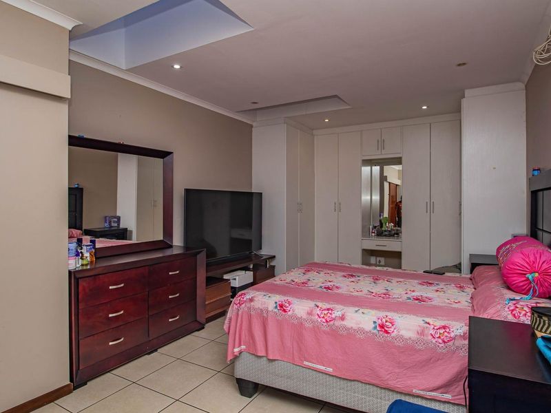 Spacious loft unit in a popular complex in the heart of Heiderand. - Photo 4