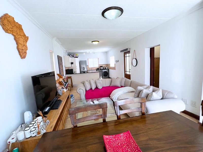 Charming Duplex in a Secure Complex: The Ideal Starter Home - Photo 7