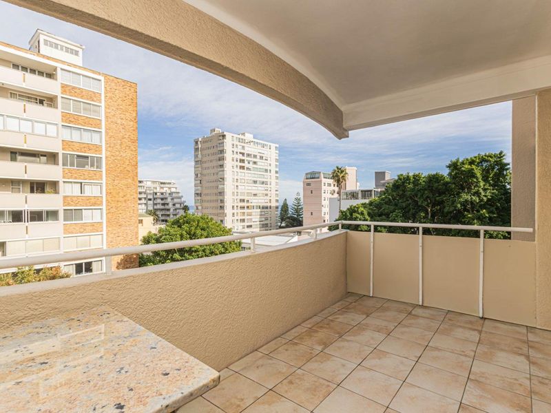 Spacious 4th floor corner apartment with prime location - Photo 5