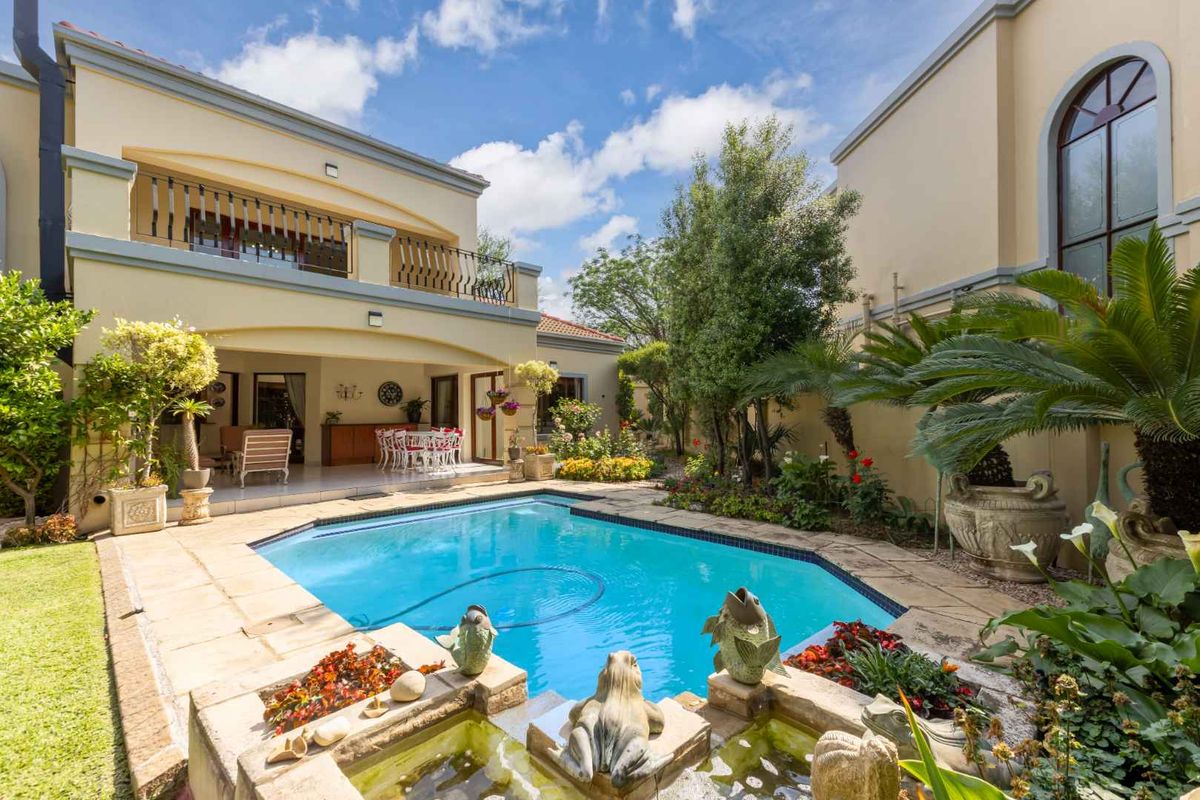 PRESTIGIOUS, HIGH-END TROPHY RESIDENCE IN A SERENE AND PEACEFUL LOCATION - Photo 2