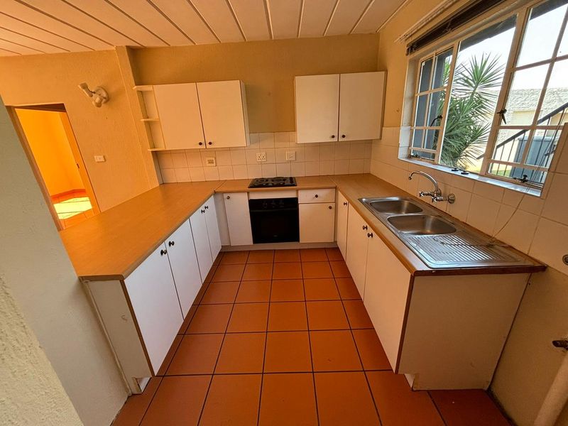 Stunning two bedroom apartment in Moreleta Park - Photo 6
