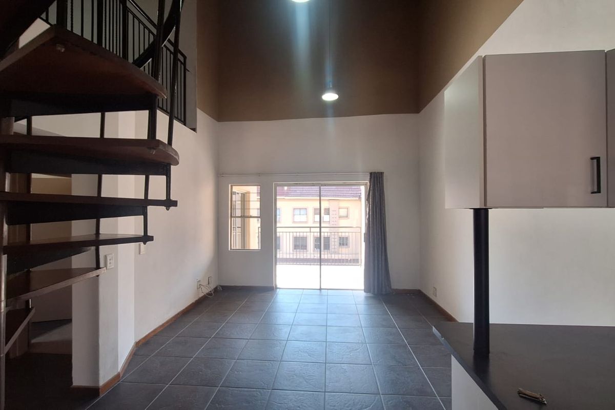 2 Bed 2 Bath apartment with a double volume loft area for sale in Sundowner - Photo 4