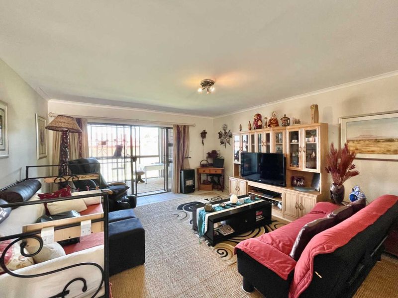 Spacious 2-Bed, 2-Bath Apartment For Sale in Sought-After Corte Di Sorgente, Hartenbos - Photo 7