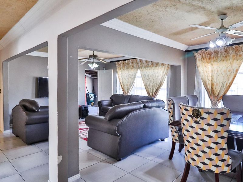 Dive Into Your Dream Home!! - Photo 9