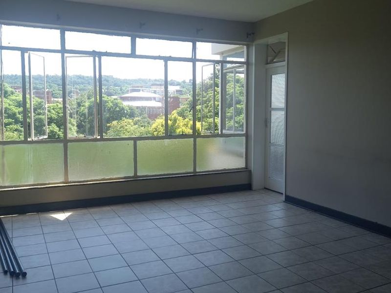 Secure, Spacious 3.5-Bed Arcadia Gem: Prime Location & Beautiful Views! - Photo 5