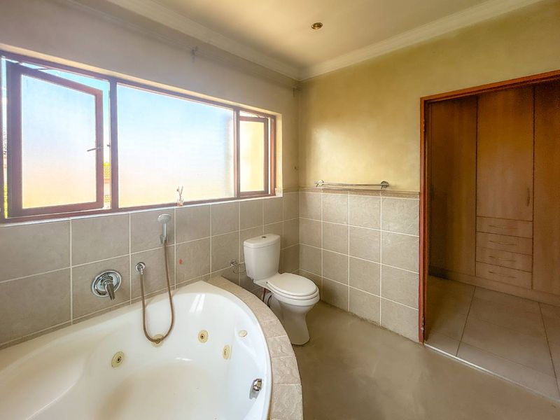 Back On The Market: Renovated Home in Secure Estate - Photo 10