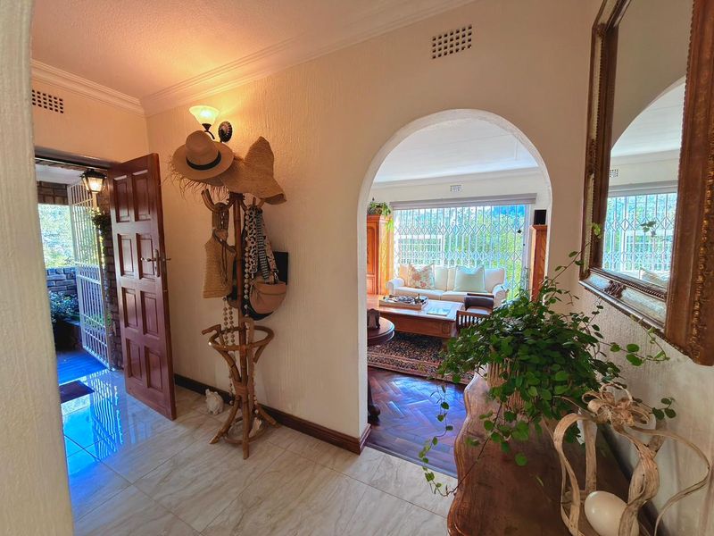 Sophisticated 3‐Bedroom Duplex Offering Exceptional Privacy, Character, and Modern Outdoor Living - Photo 6