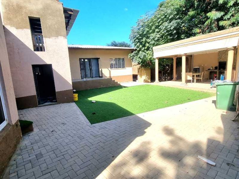 HOUSE FOR SALE IN WINDHOEK WEST - Photo 2