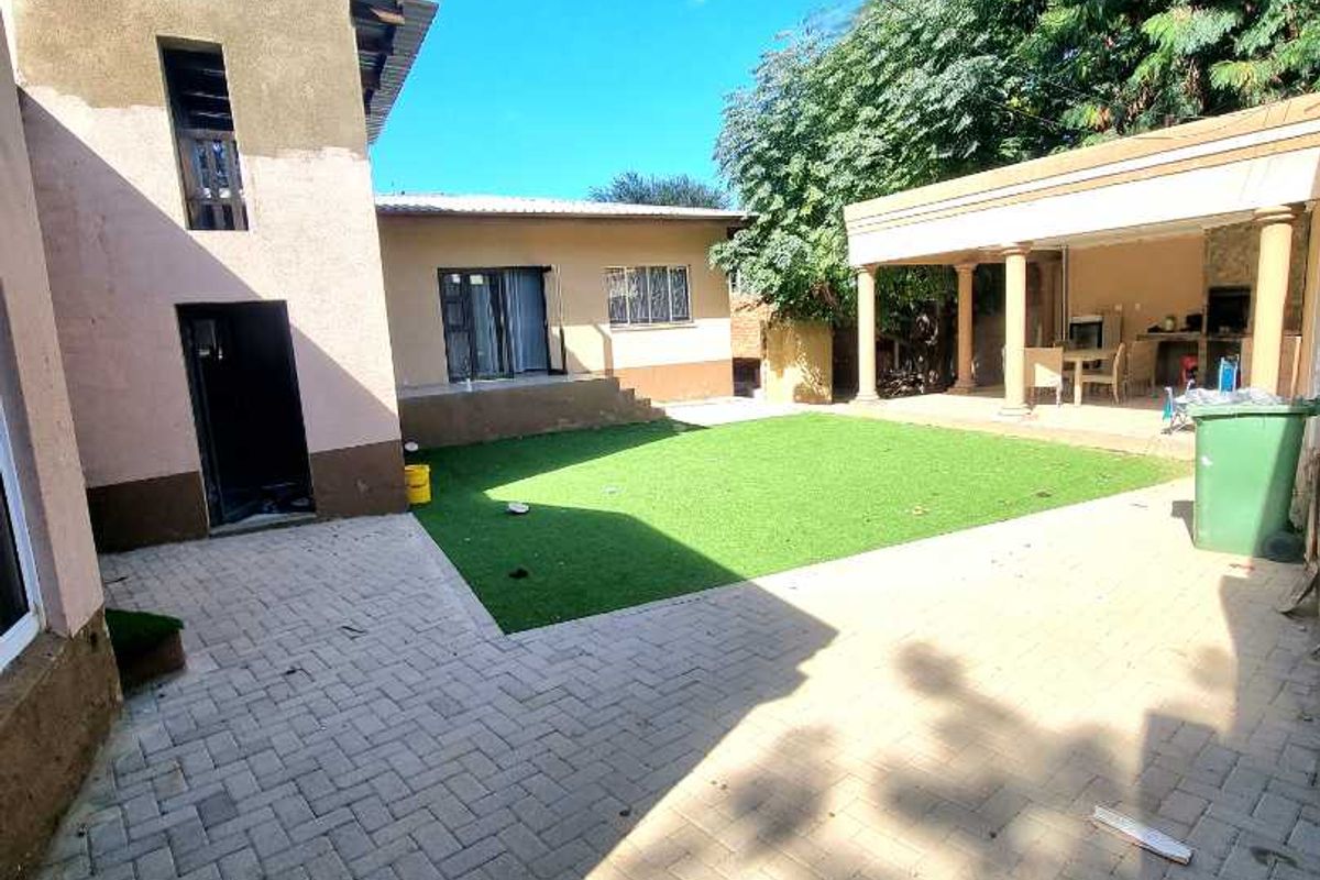 HOUSE FOR SALE IN WINDHOEK WEST - Photo 2