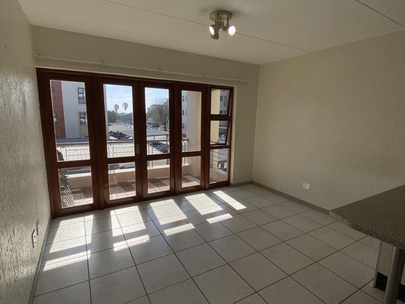 Modern 2-Bedroom Apartment in a Secure Ferndale Complex - Photo 4