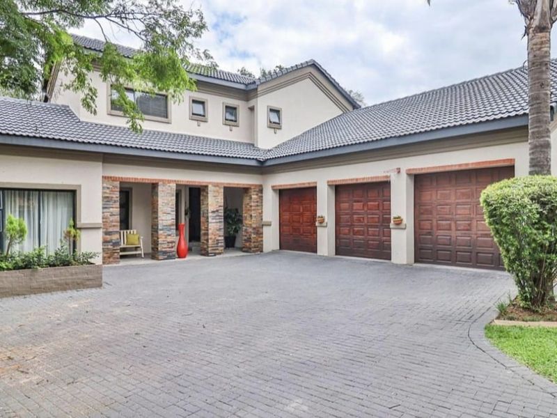 Stunning Fully Furnished Rental In Secure Midstream. - Photo 1