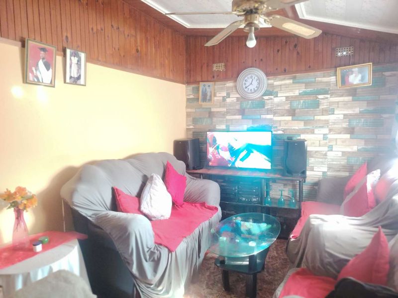 HOUSE AND COTTAGE FOR SALE UMLAZI A - Photo 10