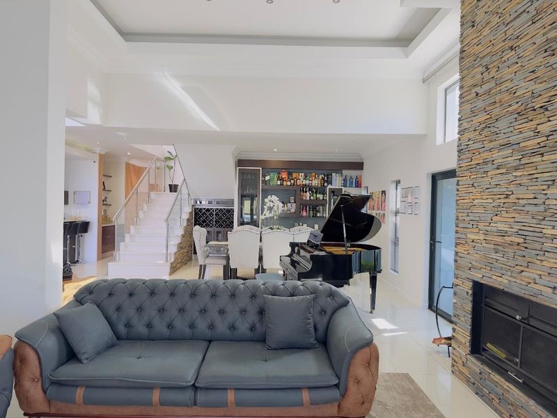 4 Luxurious Bedroom House for Sale in Blue Valley Golf Estate - Photo 8