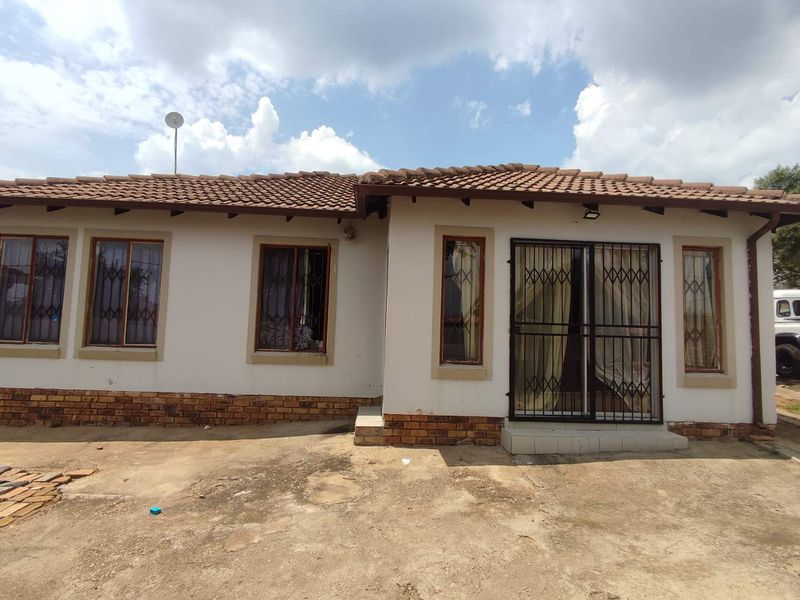 3 Bedroom House for Sale in Cosmo City - Photo 2