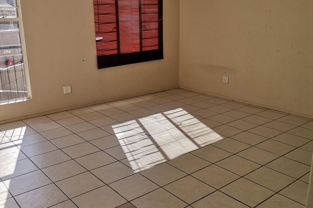 Bachelor Apartment for Sale in ParkView Apartments Boksburg - Photo 2