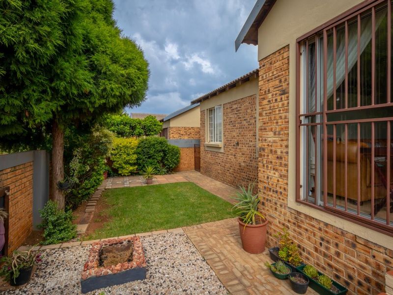 3 Bed 2 Bath Simplex To Let in Honeydew Manor Available 1 June 2026 - Photo 2