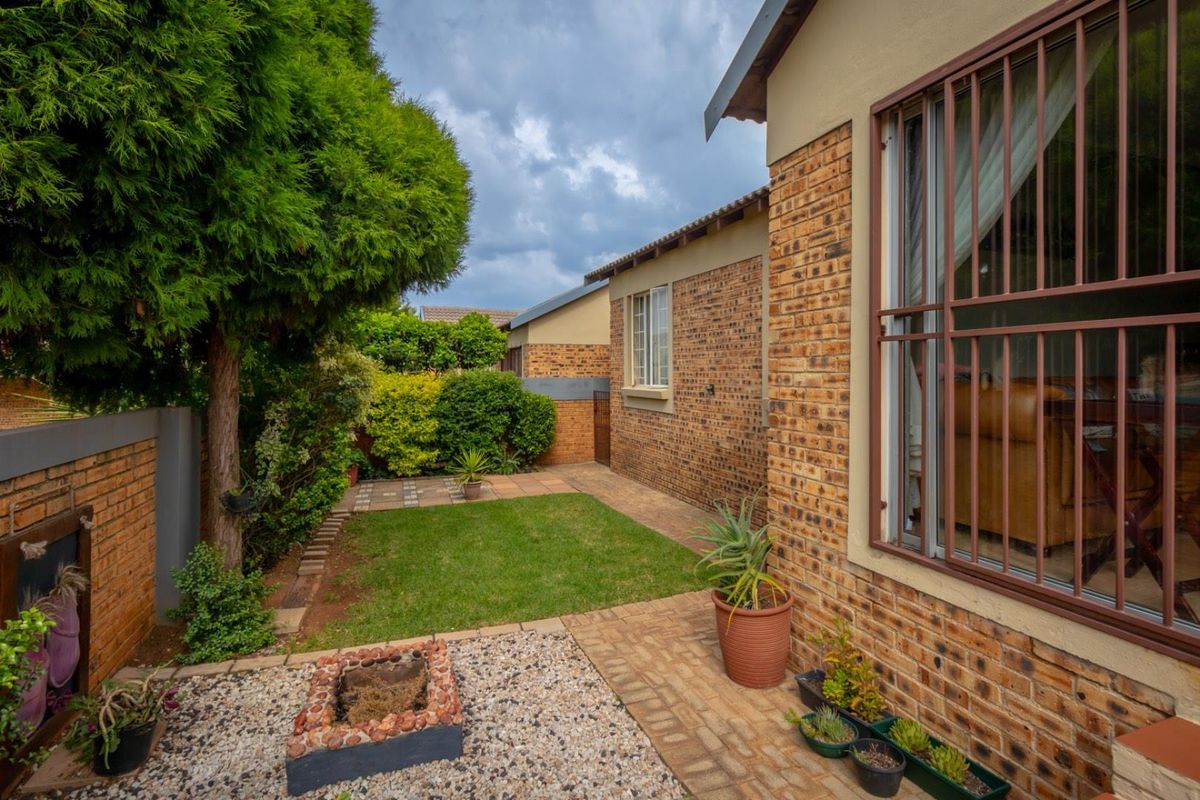 3 Bed 2 Bath Simplex To Let in Honeydew Manor Available 1 June 2026 - Photo 2