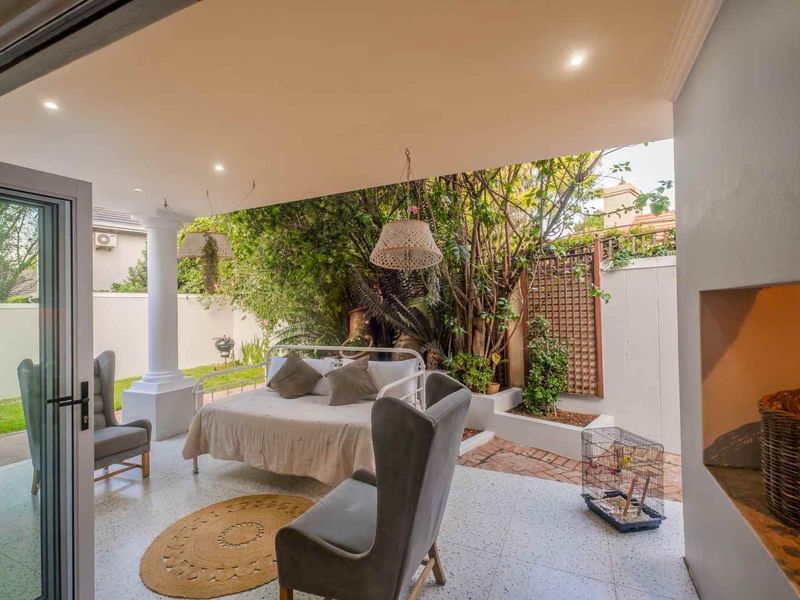 Exceptional Family Home with Superior Finishes - Photo 7