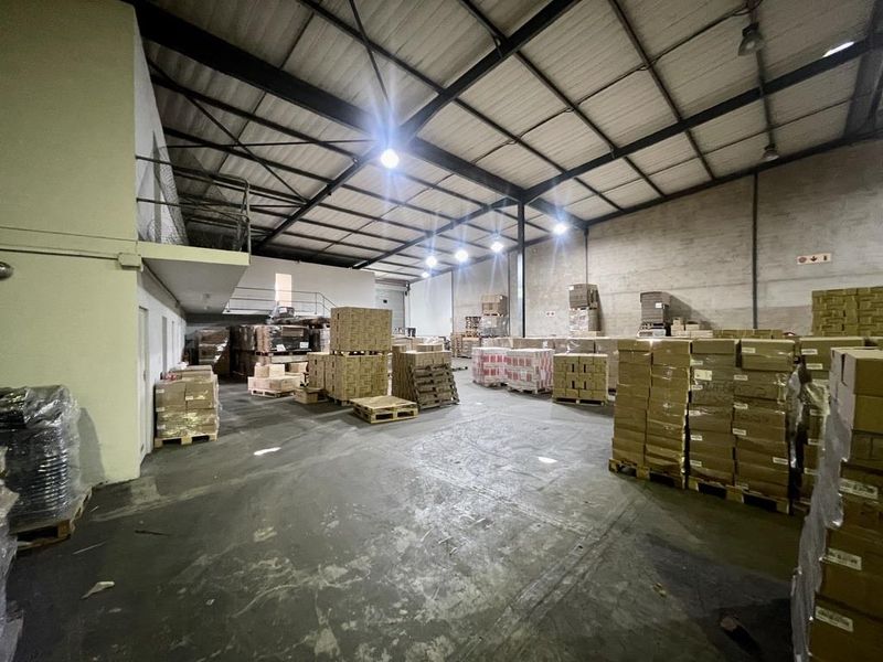 Hendra - Industrial Warehouse To Let – 1,500 m2 - Photo 8