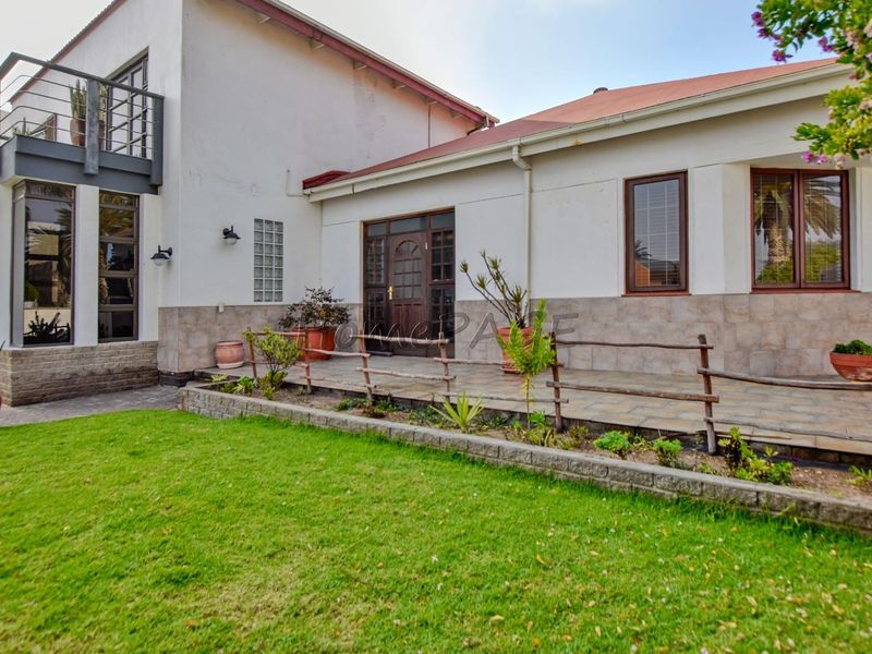 Vineta, Swsakopmund:  SMART OLD DAME for sale IN A POPULAR STREET - Photo 1
