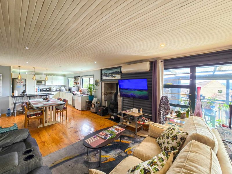Family home with river view for sale in Stilbaai-Wes. - Photo 3