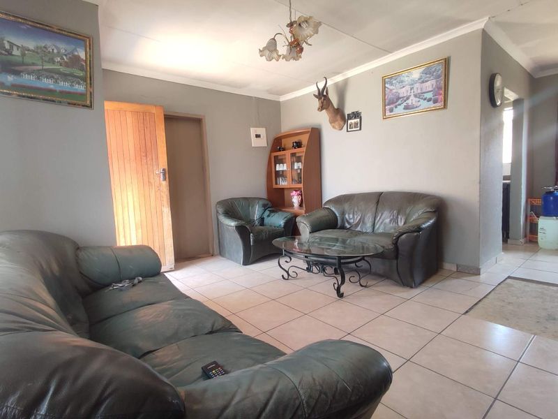 4 Bedroom House for Sale in Cosmo City - Photo 2
