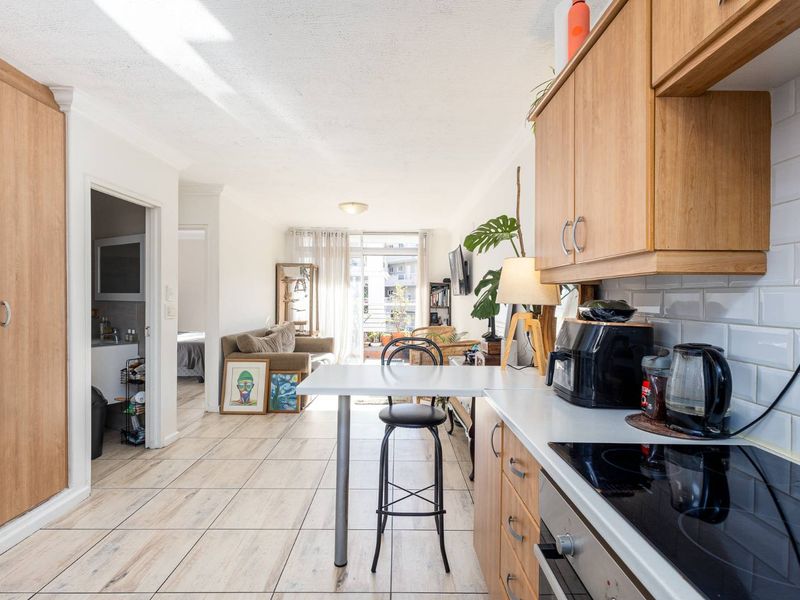 Bright, Modern Apartment with Scenic Lake Views - Photo 3