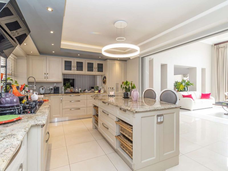 Sophisticated Living in Sought-After Brooklands Estate - Photo 10