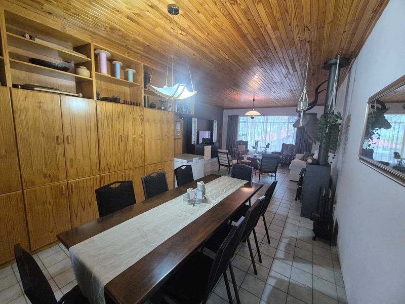 All on one level Klein Windhoek Family home - Photo 3