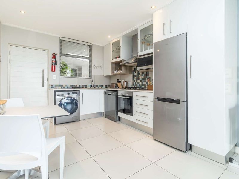 STUNNING FULLY FURNISHED 2 BED APARTMENT IN ROSEBANK FOR SALE - Photo 9