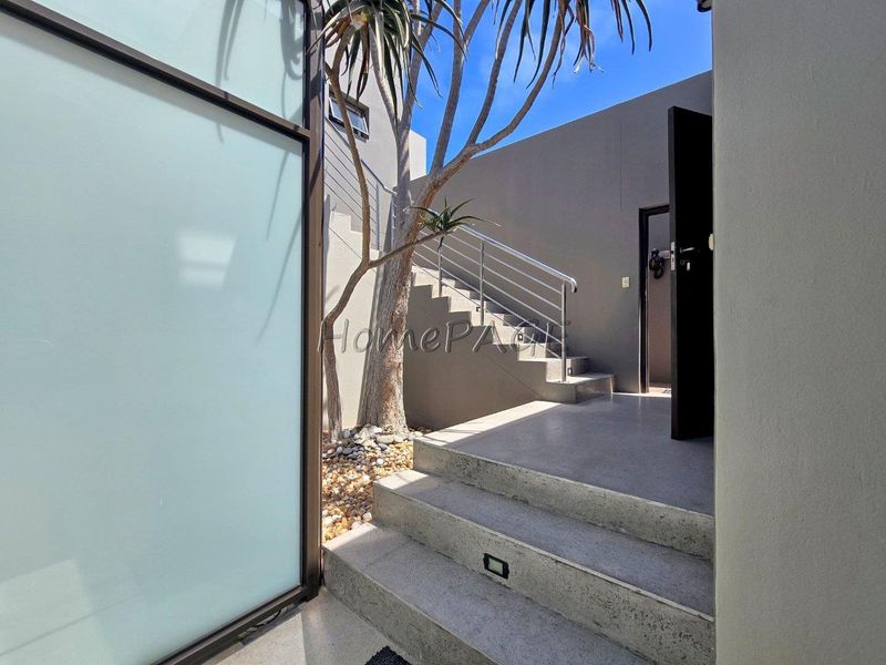 Long Beach Ext 1, Walvis Bay:  5 Bedr Beachfront Home is for Sale - Photo 9