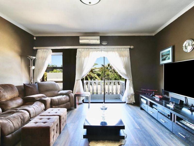 Large property! Refined Coastal Living Steps from the Sand – Sunset Beach Elegance - Photo 4