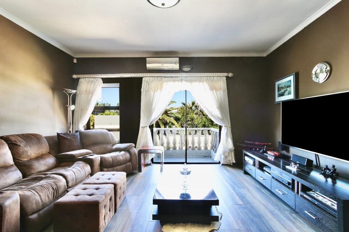 Large property! Refined Coastal Living Steps from the Sand – Sunset Beach Elegance - Photo 4