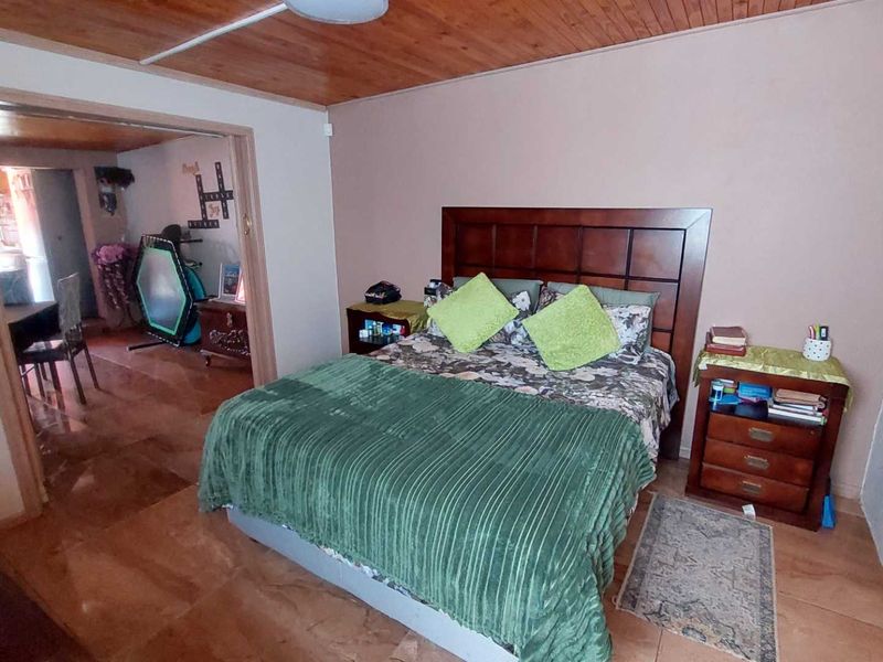 Eco-Friendly Living: Solar Panels and More Await! - Photo 10