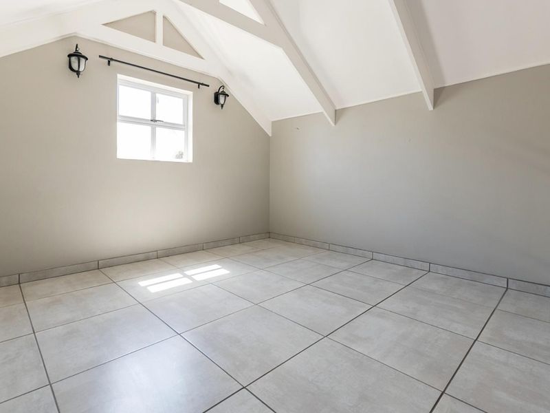 Lock-Up and Go, 2-Bedroom House with a Loft - Photo 9