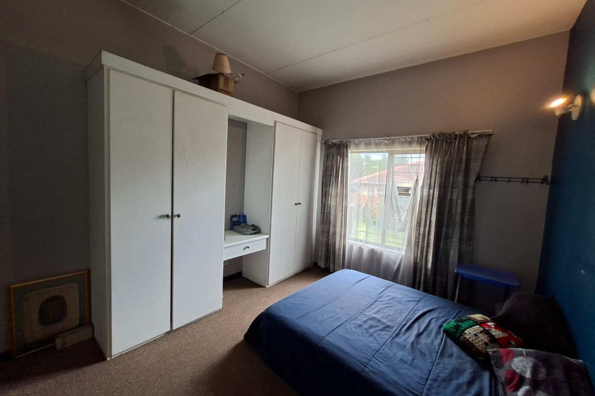 INVESTMENT DREAM OR PERFECT STARTER HOME - Photo 3