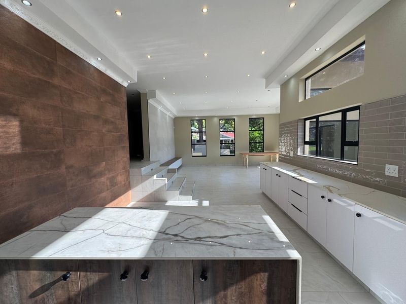 Exquisite Escombe Residence: Grandeur, Views &amp; Income Potential - Photo 9