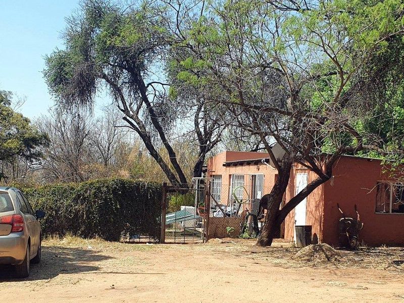 4 HA COMMERCIAL AND AGRICULTURAL PROPERTY FOR SALE IN MULDERSDRIFT - Photo 2
