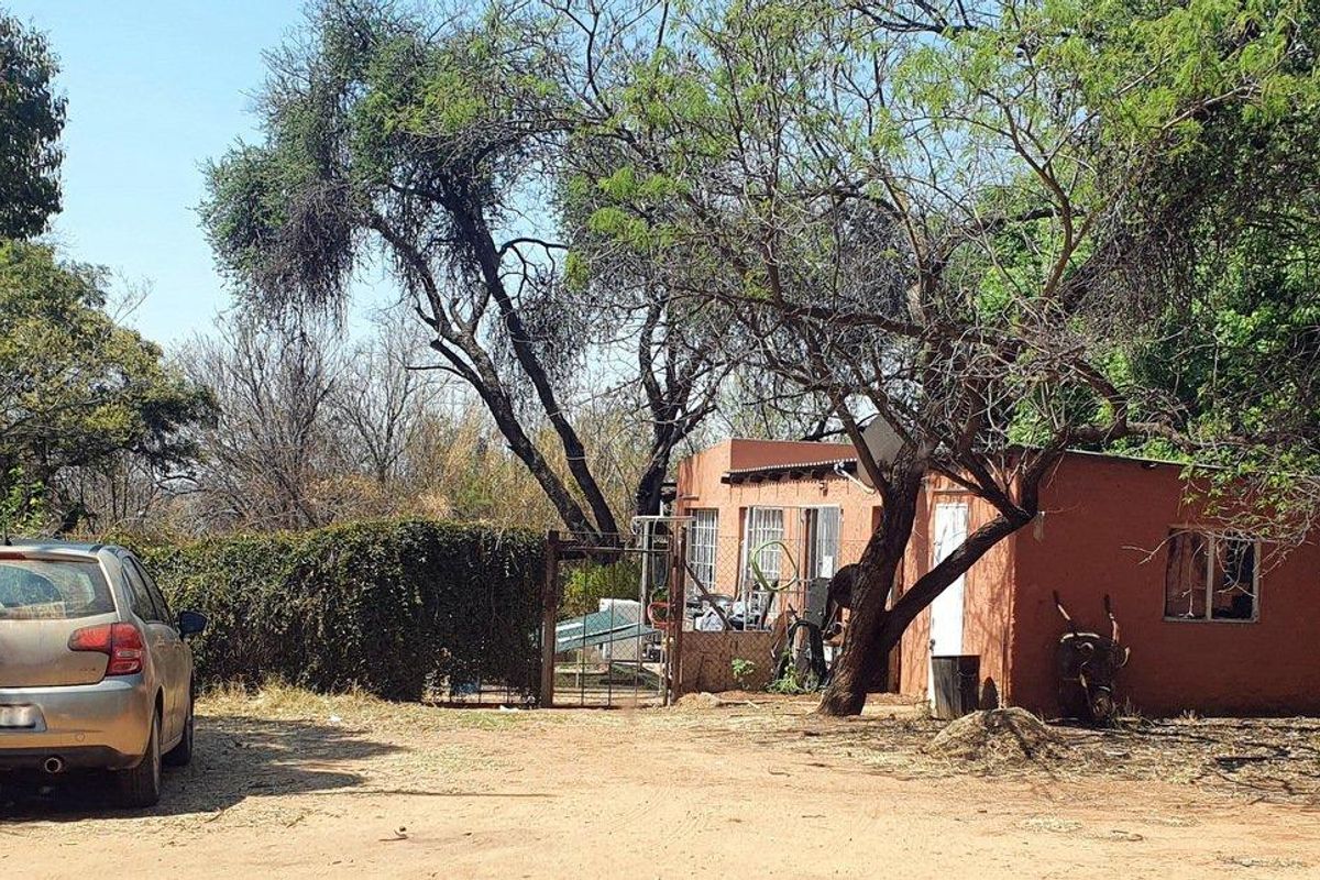 4 HA COMMERCIAL AND AGRICULTURAL PROPERTY FOR SALE IN MULDERSDRIFT - Photo 2
