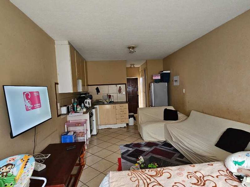 Bachelor flat in Karenpark - Photo 5