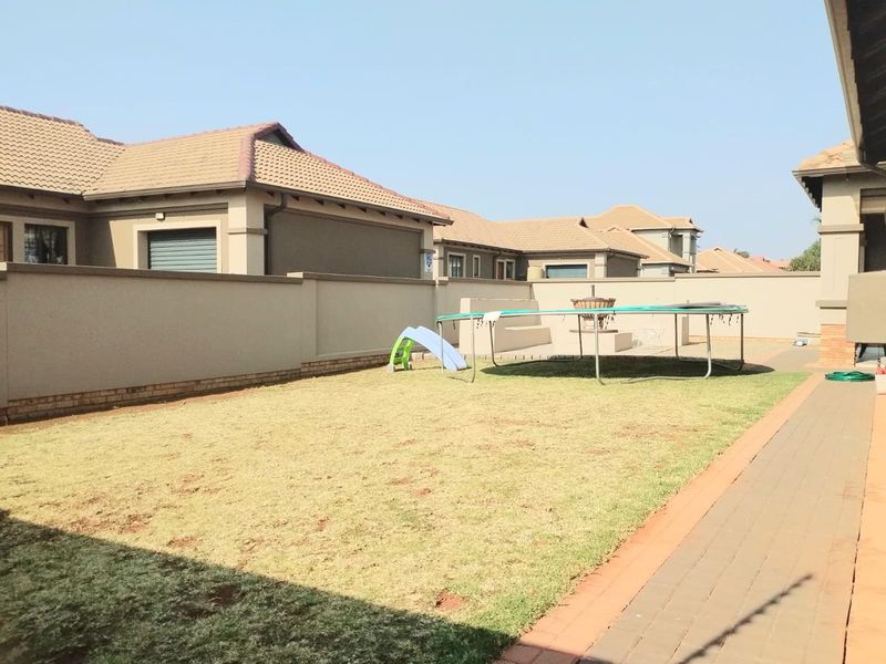 STUNNING 3 BEDROOM HOUSE FOR SALE IN SUNAIR PARK - Photo 6