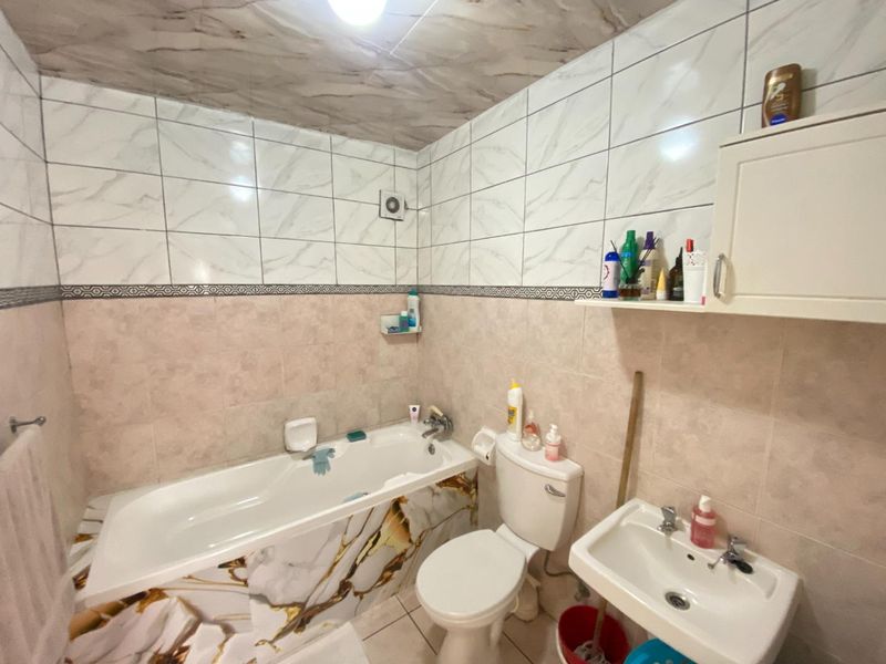 Ground Floor Unit - Photo 10